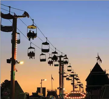  ?? PHOTOS BY TANYA WARD GOODMAN / FOR THE WASHINGTON POST ?? The sun sets at the Santa Cruz Beach Boardwalk.