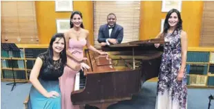  ?? FUENTE EXTERNA ?? Artistas. Evelyn, Nathalie y Nicole Peña Comas, junto al pianista Omar Ubrí Ramos.