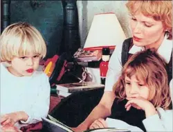 ?? HBO ?? Mia Farrow, con Ronan, su hijo con Allen, y la adoptada Dylan