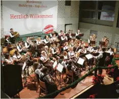  ?? Foto: Lisa Scherdi ?? Neujahrsko­nzert des Musikverei­ns Hofstetten-Hagenheim unter der Leitung von Dirigent Sebastian Schwarz in der Mehrzweckh­alle in Hofstetten.
