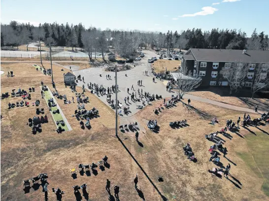  ?? CAITLIN COOMBES • LOCAL JOURNALISM INITIATIVE REPORTER ?? People gathered outside the Mill River Resort, excitedly awaiting a total solar eclipse.