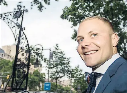  ?? XAVIER GÓMEZ ?? El piloto finlandés Valtteri Bottas, de 27 años, en el paseo de Gràcia barcelonés