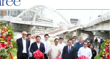  ?? PHOTOGRAPH BY YUMMIE DINGDING FOR THE DAILY TRIBUNE @tribunephl_yumi ?? CHINESE Ambassador to the Philippine­s Huang Xilian joins government officials for the opening of the Linear Park and Pedestrian Stairs of the Binondo-Intramuros Bridge project in Manila on Friday.