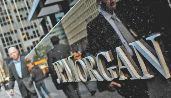  ?? ERIC THAYE/REUTERS ?? Empleados de JP Morgan borraron inadvertid­amente mensajes donde se daba cuenta de transaccio­nes.