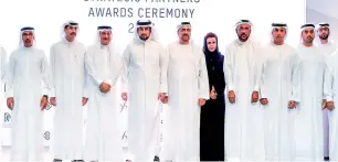  ?? Wam ?? Sheikh Ahmed bin Mohammed bin Rashid Al Maktoum flanked by award winners at Strategic Partners Awards Ceremony 2017 on Thursday. —
