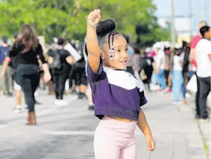  ?? JOE BURBANK/ORLANDO SENTINEL ?? A child joins in as protesters march in front of Orlando Police Department Headquarte­rs on Tuesday.