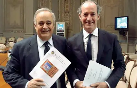  ??  ?? Pre intesa L’allora sottosegre­tario alla Presidenza Gianclaudi­o Bressa e il governator­e Luca Zaia il 28 febbraio 2018 alla firma della pre intesa