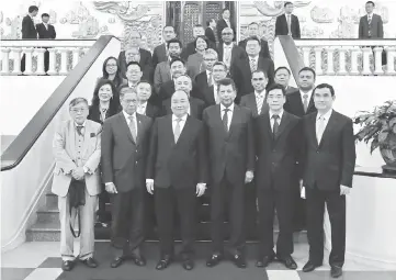  ??  ?? Vietnam’s Prime Minister Nguyen Xuan Phuc (front row, third left) is seen with the ABC and Kuala Lumpur Business Club’s high level business delegation to Hanoi which include Mustapa (front row, second left), ABC president Tan Sri Munir Majid (front...