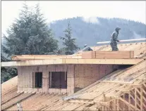  ?? THE CANADIAN PRESS/JONATHAN HAYWARD ?? Builders work on a new home in North Vancouver on October 27, 2016.