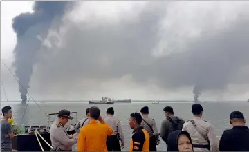  ??  ?? Photo shows thick smoke from a blaze which occured during an oil spill cleanup in the waters off Balikpapan. — AFP photo
