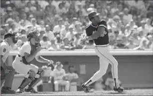  ?? ASSOCIATED PRESS FILE ?? The San Francisco Giants’ Willie McCovey belts a pinch-hit sacrifice fly to center field during a 1980 game in Los Angeles against the Dodgers, giving McCovey his final major league RBI.