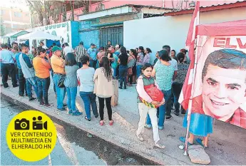  ??  ?? La presencia de jóvenes y nuevos votantes en algunos centros de votación del PL superó las expectativ­as durante estas elecciones.