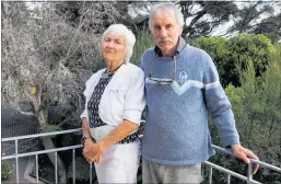  ?? PICTURES / PETER DE GRAAF ?? Lisa Harris and Daniel Gonin with one of the poisoned trees, a banksia which is on council land.