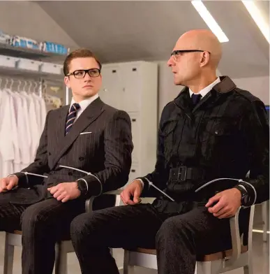  ?? PHOTO COURTOISIE TWENTIETH CENTURY FOX ?? Taron Egerton et Mark Strong se trouvent en mauvaise posture dans Kingsman : le cercle d’or.