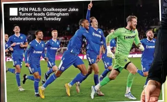  ?? ?? ■
PEN PALS: Goalkeeper Jake Turner leads Gillingham celebratio­ns on Tuesday