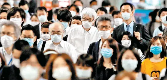  ?? REUTERS ?? En el primer día luego de que se levantó la emergencia en Japón, así lució la estación de tren en Shinagawa.