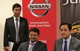  ??  ?? NPI senior marketing manager Dax Avenido, Ramesh Narasimhan, and Nissan Cebu Central president Brian Chua