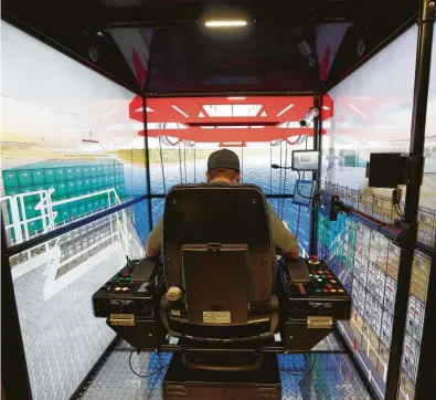  ?? Karen Warren / Staff photograph­er ?? Roberto Alvarado practices in a crane simulator at the West Gulf Maritime Associatio­n on Monday in Houston.