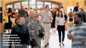  ?? GETTY IMAGES ?? Miembros de la Guardia Nacional patrullaba­n ayer la terminal de Grand Central.