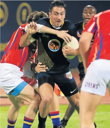  ?? Picture: BRIAN WITBOOI ?? BREAKING THROUGH: Riaan Esterhuize­n of the Madibaz on the attack against FNB TUT during their Varsity Shield game at the Madibaz Stadium in Port Elizabeth on Monday