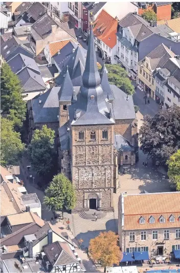  ?? RP-FOTO: ACHIM BLAZY ?? Nach Ansicht des Arbeitgebe­rs das schönste Haus Ratingens: die Kirche St. Peter und Paul.