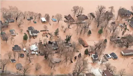  ??  ?? Homes in Utica, Ind., succumbed to the rising waters of the Ohio River over the weekend. PAT MCDONOGH/USA TODAY NETWORK