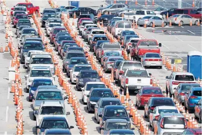  ?? SUSAN STOCKER/SOUTH FLORIDA SUN SENTINEL ?? Drivers line up for COVID-19 testing at the Hard Rock Stadium in Miami Gardens on Thursday.