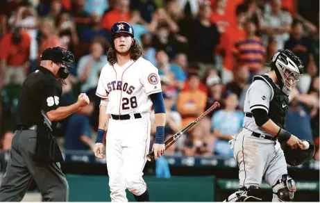  ?? Jon Shapley / Houston Chronicle ?? The Astros’ hopes were snuffed out in the ninth inning when outfielder Colby Rasmus, who was a pinch hitter representi­ng the tying run, struck out against White Sox reliever David Robertson to end Saturday’s game. Plate umpire Tim Timmons makes the call.