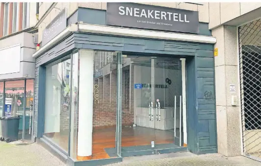  ?? FOTO: BROOK ?? „Sneakertel­l“an der Hindenburg­straße steht seit Februar leer.