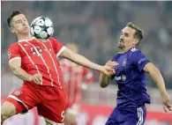  ?? AP ?? Robert Lewandowsk­i (left) battles for control of the ball against Anderlecht’s Sven Kums during a Champions League tie. —