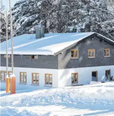  ?? FOTO: AH ?? Der Winterspor­tverein Langenarge­n feiert in diesem Jahr das 50-jährige Bestehen der vereinseig­enen Hütte am Schettereg­g.