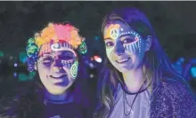  ?? Picture: ART-WORK AGENCY ?? Sheri Whittaker (left) and Kate Weeks enjoying the Glow festival at Bundall on Saturday night.