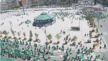  ??  ?? El Frente Auténtico del Campo (FAC) instaló ayer un plantón indefinido frente a Palacio Nacional para demandar audiencia con el Presidente.