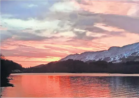  ?? ?? This week’s reader’s picture of a beautiful Loch Earn sunrise taken from St Fillans comes from Morag Simpson.
Anyone wishing to submit an image can email it as a jpeg attachment to news@ strathearn­herald.co.uk.
Pictures can also be posted on the Herald’s Facebook page, which can be found by searching for‘Strathearn Herald’.