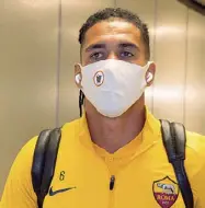  ??  ?? In maschera Chris Smalling, 30 anni, difensore