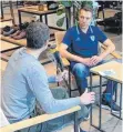  ?? FOTO: PRIVAT ?? Fv-manager Fabian Hummel (re.) im Gespräch mit Thorsten Kern. Beide hatten einen aktuellen negativen Corona-test.