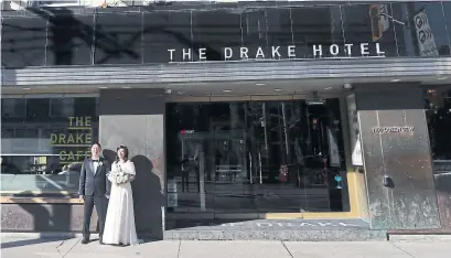  ?? RICHARD LAUTENS PHOTOS/TORONTO STAR ?? For this couple, the Drake Hotel chapel with its “winter boho” decor theme and sunny rooftop patio was a step up from City Hall.