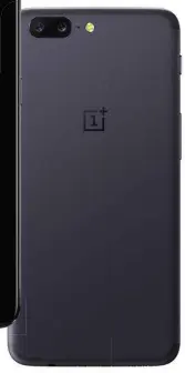  ??  ?? ABOVE The biggest upgrade, compared to the OnePlus 3T, is the new dual-lens camera