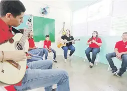  ?? Juan.martinez@gfrmedia.com ?? La antigua escuela José Archilla Cabrera de Naranjito es ahora un centro gubernamen­tal, pero en sus aulas aún se enseñan las bellas artes.