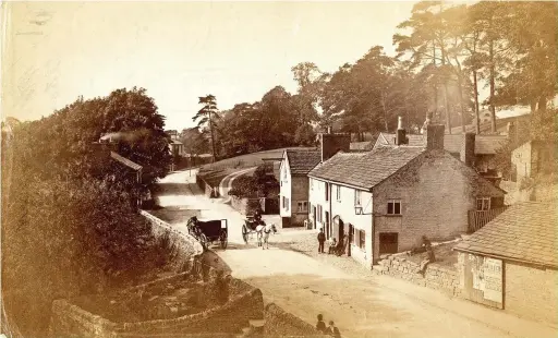  ?? ?? ●●Left: A view of The Old Kings Head, Byrons Lane, Macclesfie­ld, in a photo dating back to around 1910, taken by Artist Photograph­er Bullock Brothers.
The Old Kings Head was built around 1695. The pub is also known as ‘Ye Olde Kings Head’ and is located in the hamlet of Gurnett, in Sutton (Prestbury parish).