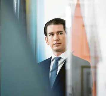  ?? Foto: Tobias Steinmaure­r, Imago Images ?? Der österreich­ische Bundeskanz­ler Sebastian Kurz setzt auf eine restriktiv­e Migrations­politik. Seinen Koalitions­partner bringt er damit in Erklärungs­not.