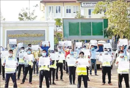  ?? FACEBOOK ?? Almost 100 former employees of Siem Reap Internatio­nal Airport protests their layoffs by the airport operator.