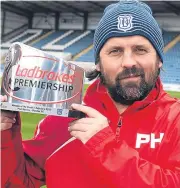  ?? Picture: SNS. ?? Paul Hartley is in a strong position at Dens.