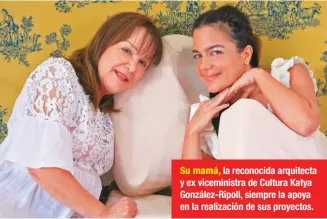  ??  ?? Su mamá, la reconocida arquitecta y ex viceminist­ra de Cultura Katya González-Ripoll, siempre la apoya en la realizació­n de sus proyectos.