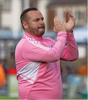  ?? Phil Jones/sportseyep­hoto.com ?? ●●Manager Michael Clegg applauds the Silkmen fans at full-time