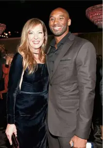  ??  ?? Bryant with Best Supporting Actress nominee Allison Janney.