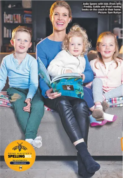  ?? Picture: Sam Ruttyn ?? Jodie Speers with kids (from left) Freddy, Goldie and Pearl reading books on the couch in their home.