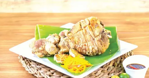  ??  ?? CRISPY PATA