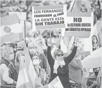  ?? EFE ?? opositores al gobierno de izquierda se manifestar­on el lunes en Buenos Aires/