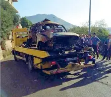  ?? (foto Ansa) ?? Sui social Le lamiere dell’auto coinvolta nell’incidente A destra la foto postata su Instagram